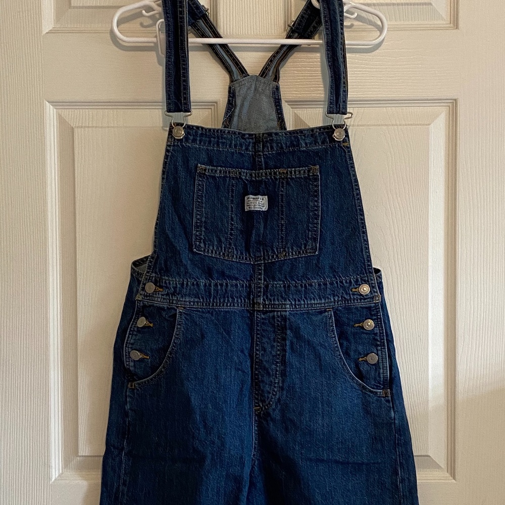 LEVIS SHORTS OVERALLS SIZE M